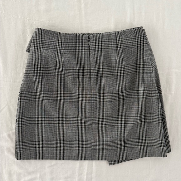 Aritzia Wilfred Dorine Wrap Front Mini Skirt Plaid Wool/Cashmere Size 0 Gray - Picture 7 of 7